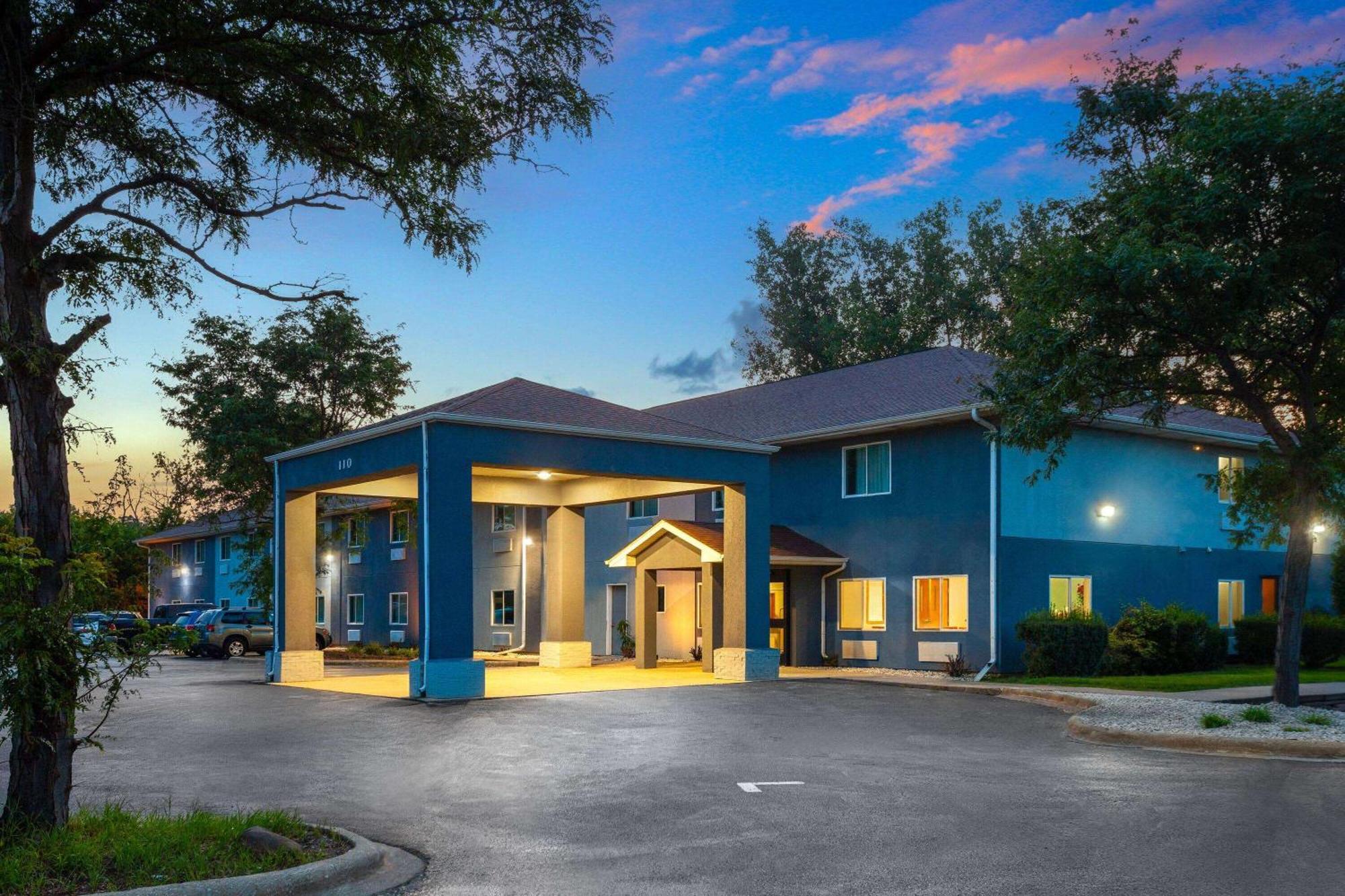 Super 8 By Wyndham Mchenry Fox Lake Area Kültér fotó